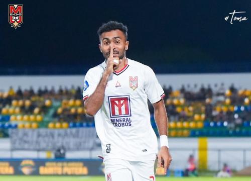 Yance Sayuri cetak gol di laga Barito Putera vs Malut United (Foto: Instagram/@malutunitedfc)